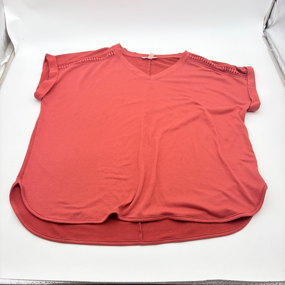 CG Sport Women 1X Rust Orange V-Neck Crochet Trim Short Sleeve Top High-Low Hem